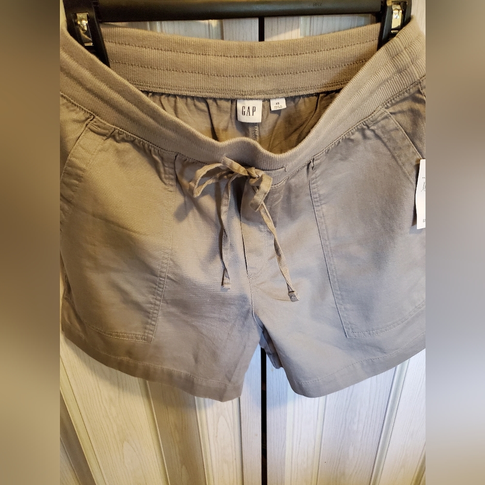 GAP Women's XS Grey Shorts